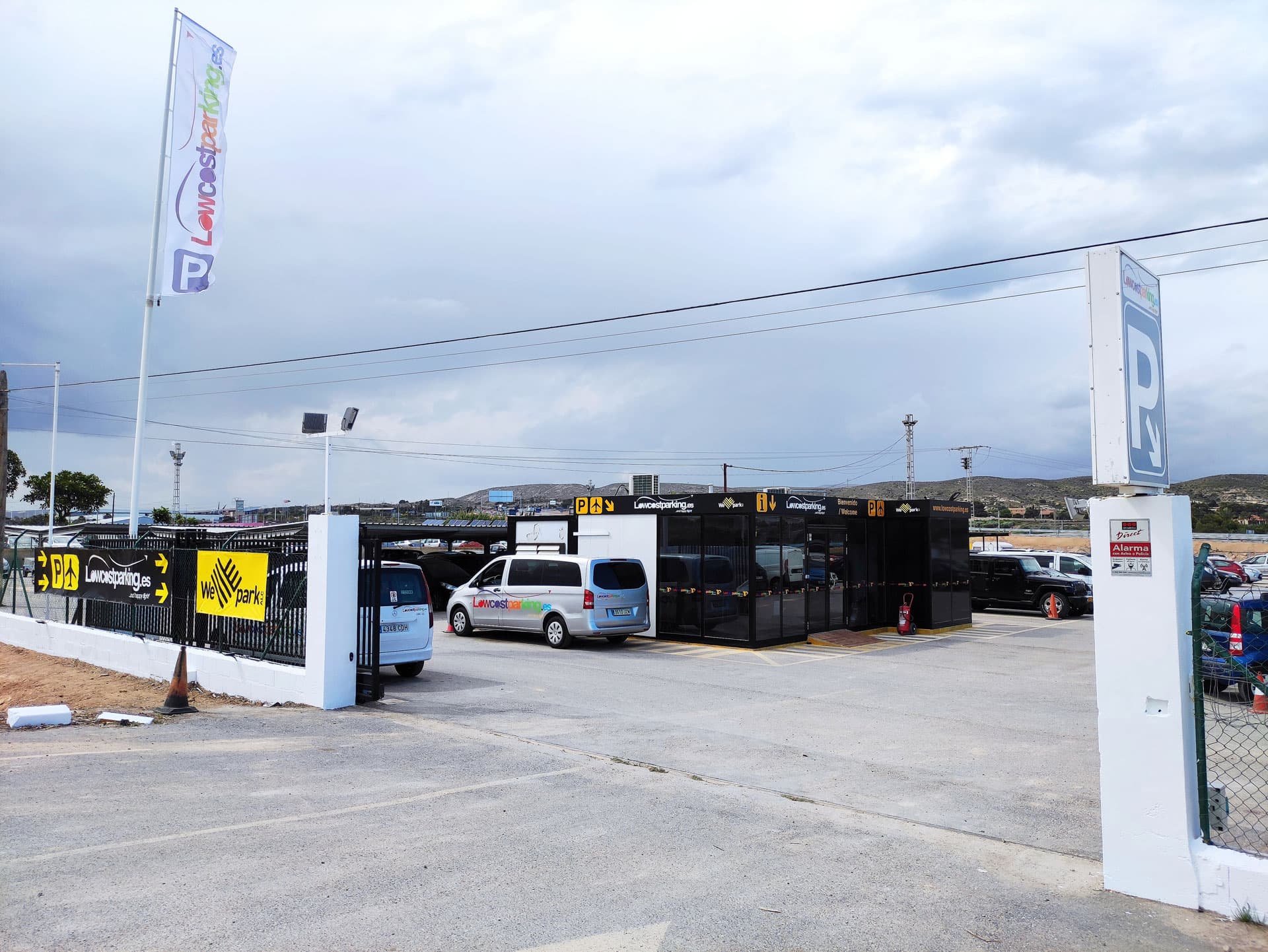 lowcostparking-entrance-facility